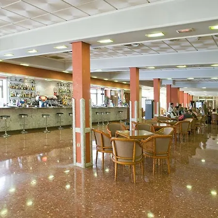 Отель Hotel Cabana 3*