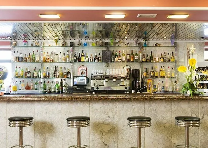 فندق Hotel Cabana بينايدورم