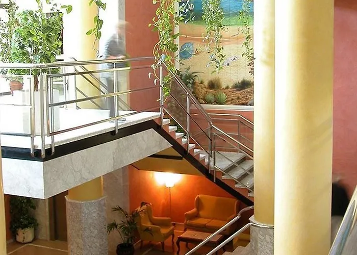 فندق Hotel Cabana 3*