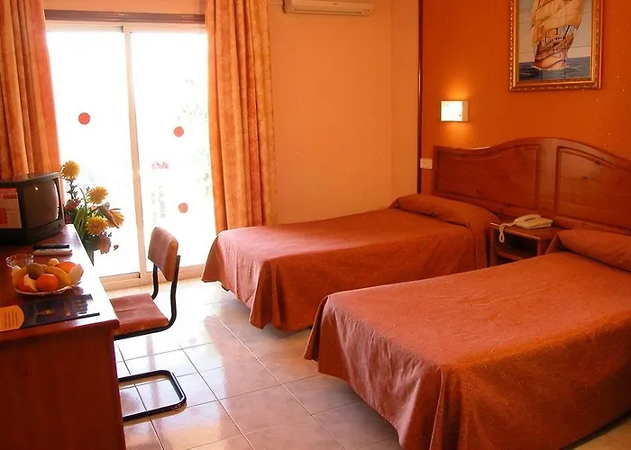 فندق Hotel Cabana بينايدورم