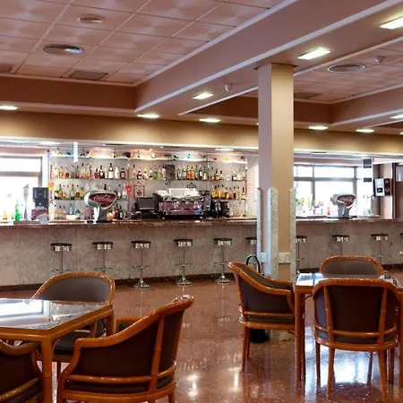 Hotel Cabana מלון 3*