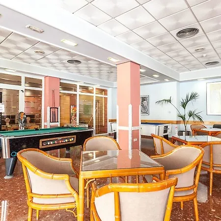 Hotel Cabana מלון 3*