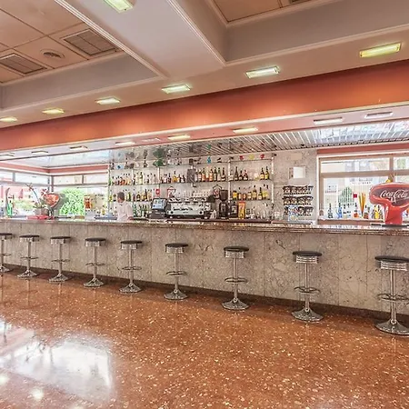 מלון Hotel Cabana