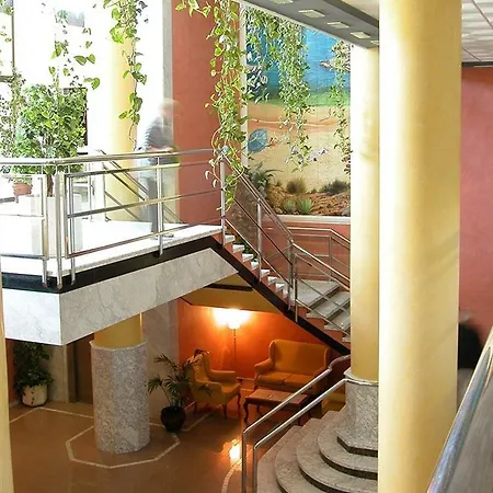 فندق Hotel Cabana 3*