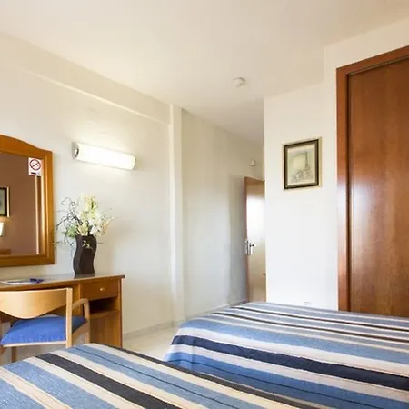 Hotel Cabana מלון 3*